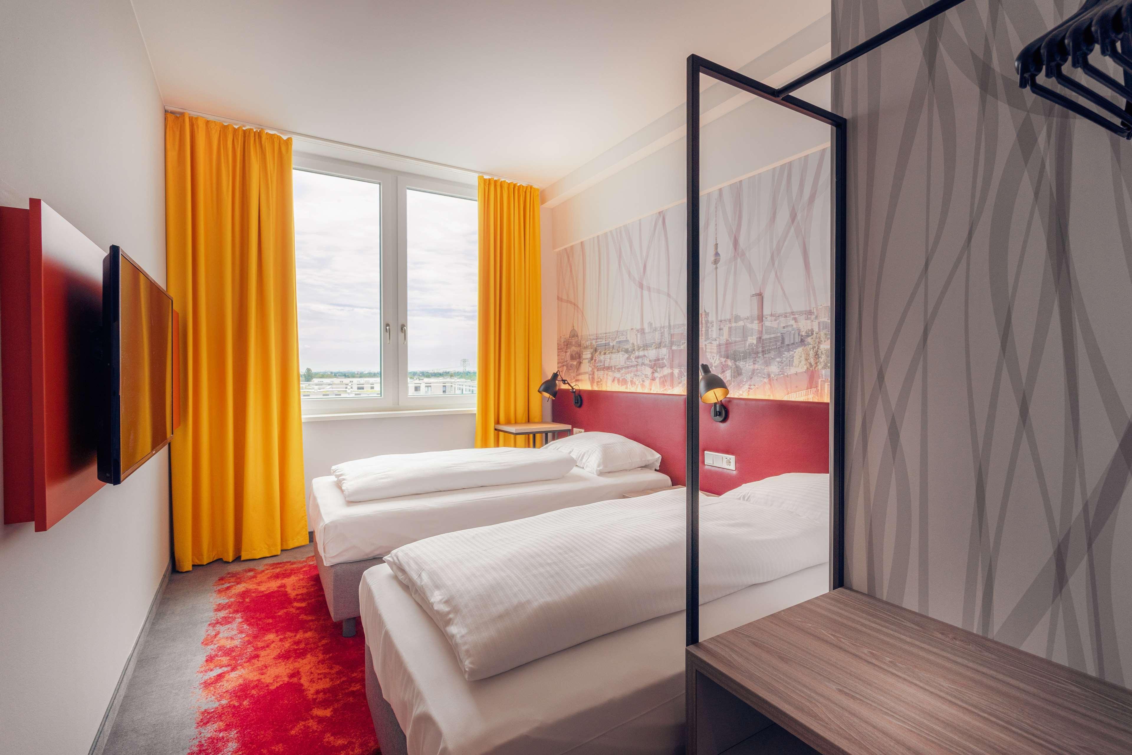 Campanile Berlin Brandenburg Airport Hotel Schonefeld Bagian luar foto